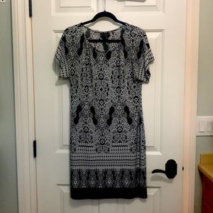 Black & White patterned dress with short sleeves